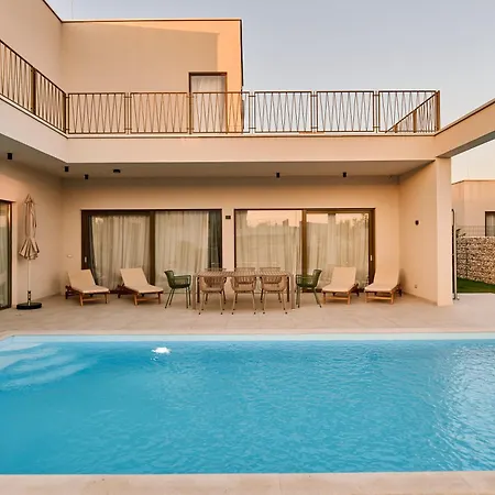 Taria Hotell 4*